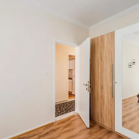 Grand Next To Center 3bd 110sqm Apartman *
