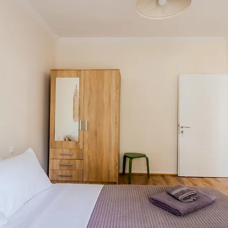 Grand Next To Center 3bd 110sqm Apartman *