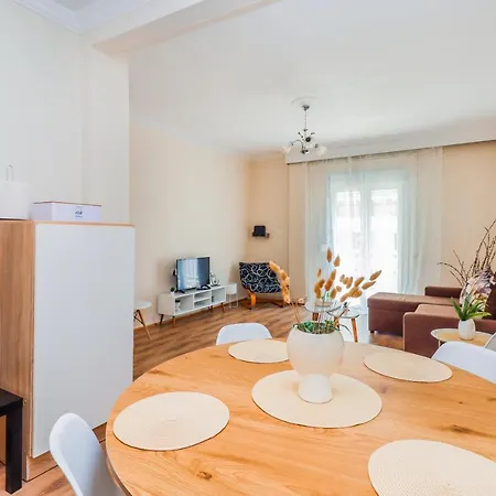 Grand Next To Center 3bd 110sqm Apartman